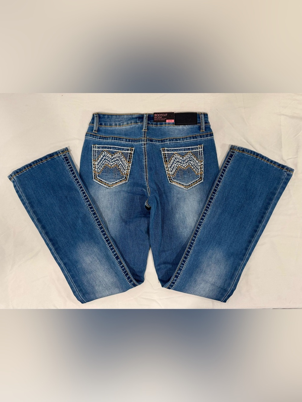 True Luck Juniors Blue Medium Wash Mid Rise Bootcut Denim Jeans Embroidered 9/10